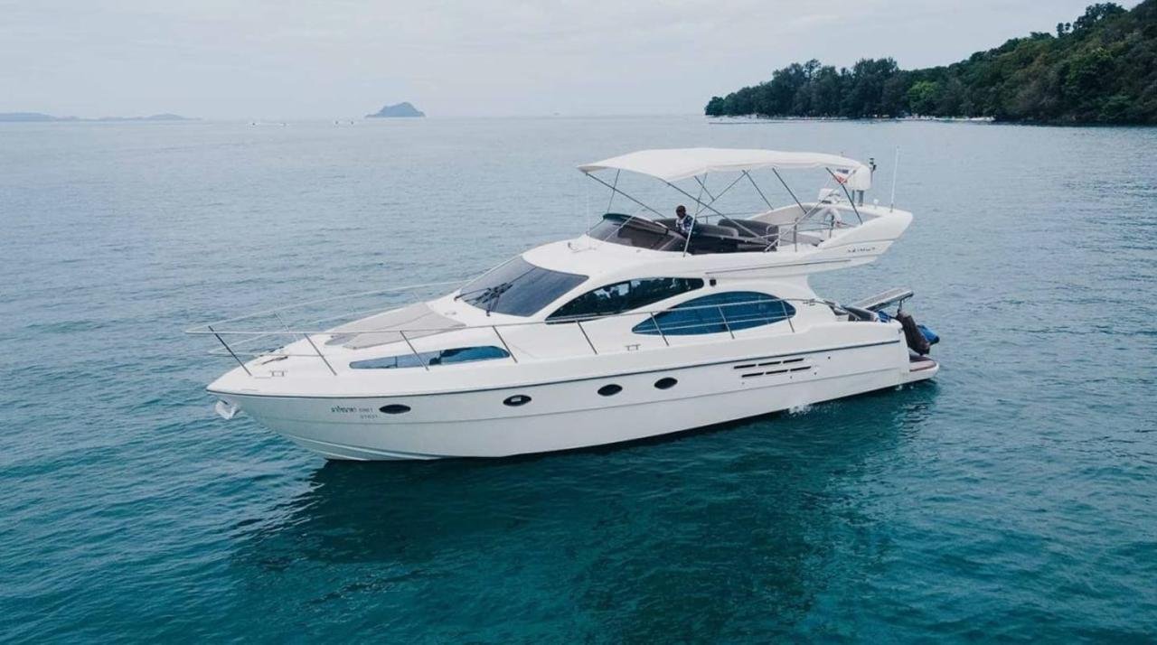 Yacht Cruise